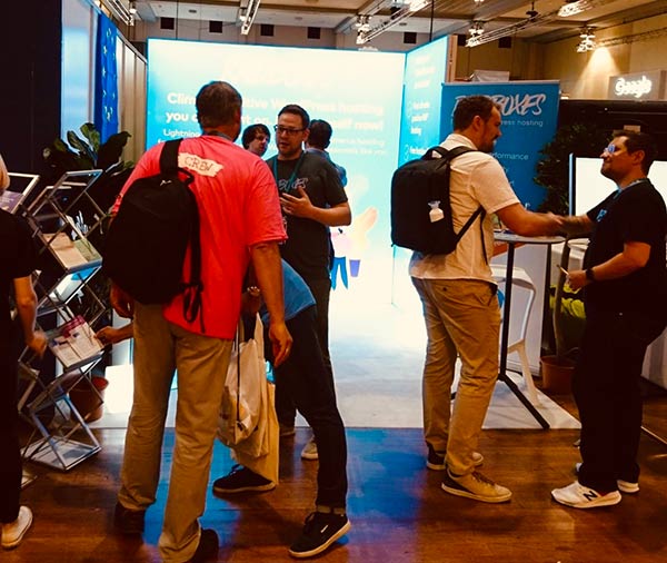 Wordcamp Europe 2019 - en el stand de Raidboxes